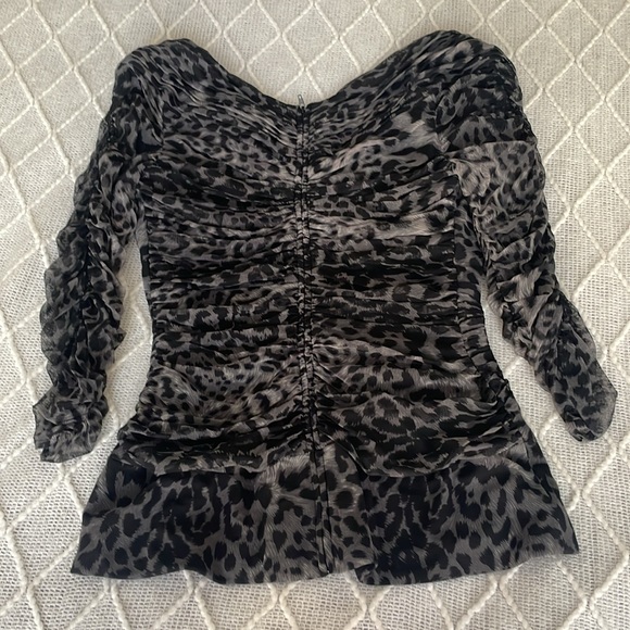 Tadashi shoji gray leopard chiffon top with zipper - Picture 4 of 6